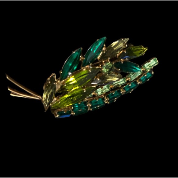 Vintage Art Glass Brooch,Emerald Green Elongated Marquise Pin Brooch - Picture 3 of 8